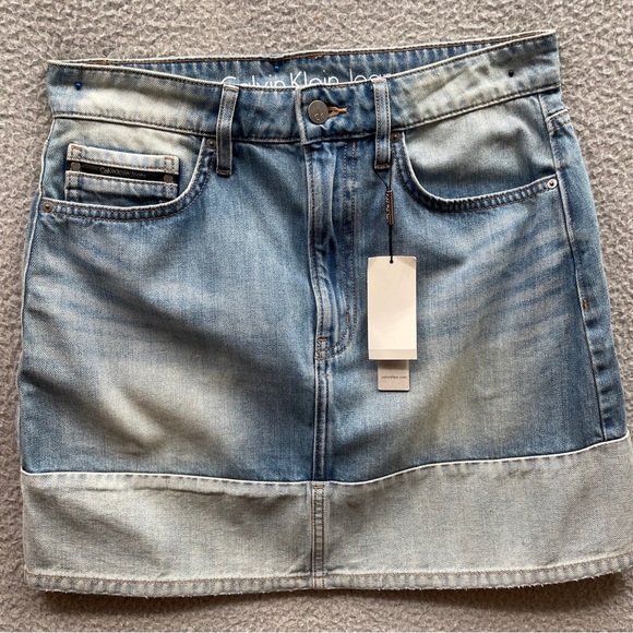 Calvin Klein denim mini skirt Size 30 w/pockets new w/tags distressed stone blue - Picture 9 of 14
